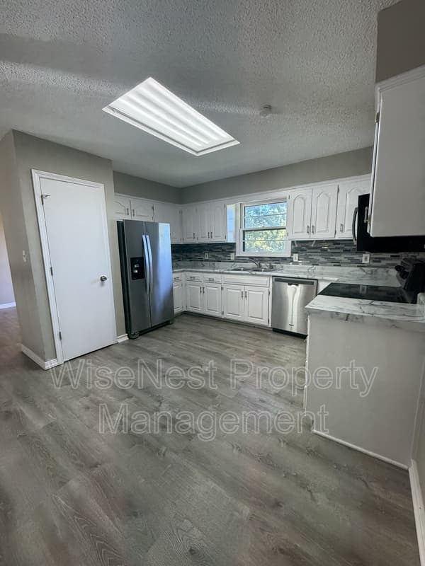 Shawnee House: 11914 West 49th Place