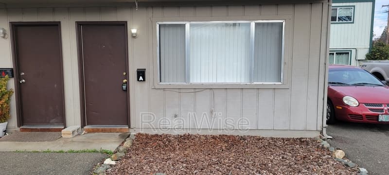 Grants Pass Townhome: 1112 SW 5th St