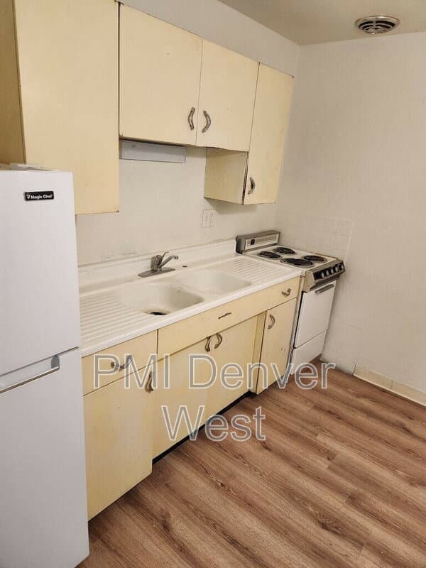 Aurora Condo: 1695 Joliet Street