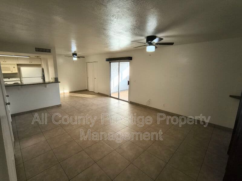 Glendale Townhome: 7524 N 47th Dr.