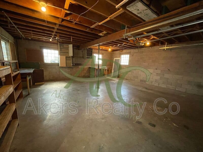 Pueblo House: 501 Van Buren St