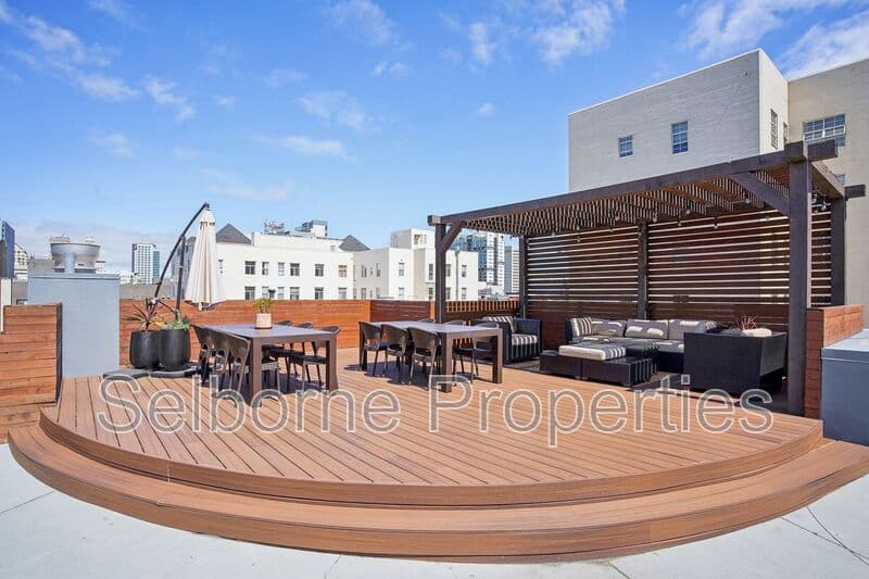 Oakland House: 1401 Jackson Street