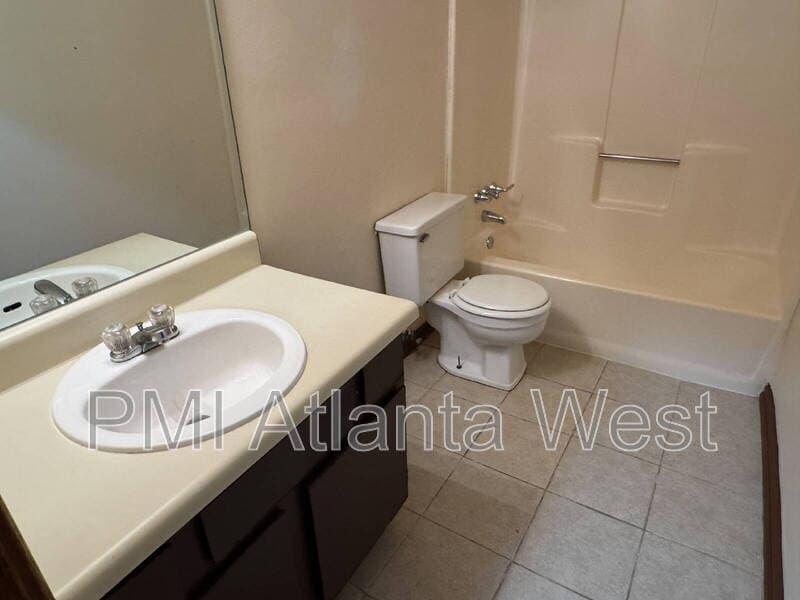 Smyrna Condo: 2134 Valley Oak Dr SE
