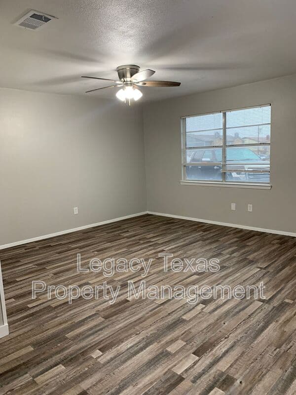 CLEBURNE Condo: 1410 Courtney Pl