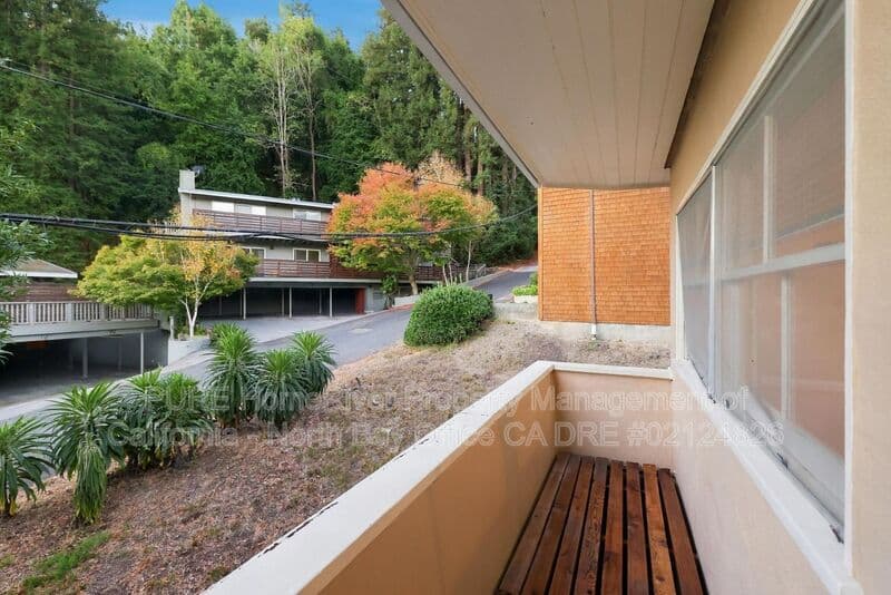 Mill Valley Condo: 10 & 12 Una Way