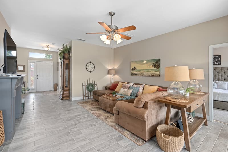 Davenport House: 825 Wildflower Rd
