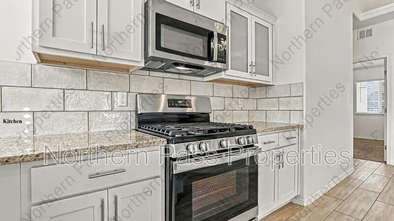 El Paso House: 15153 Composition