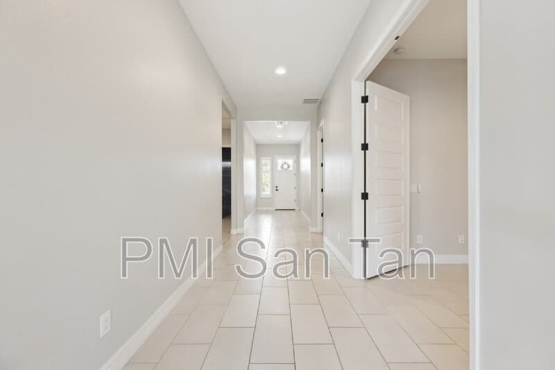 Queen Creek House: 20598 East Avenida Del Valle Court