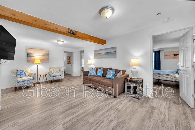 Panama City Beach House: 217 Laureno Pl