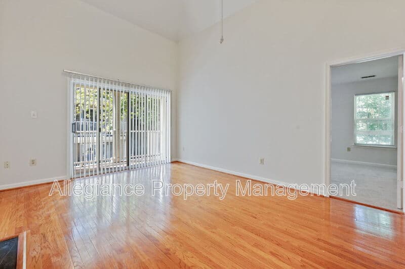 Woodbridge House: 13621 Garfield Place