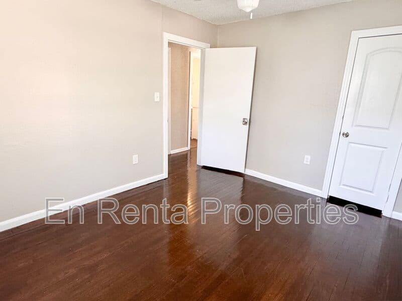 Fort Worth House: 6037 Graham St.