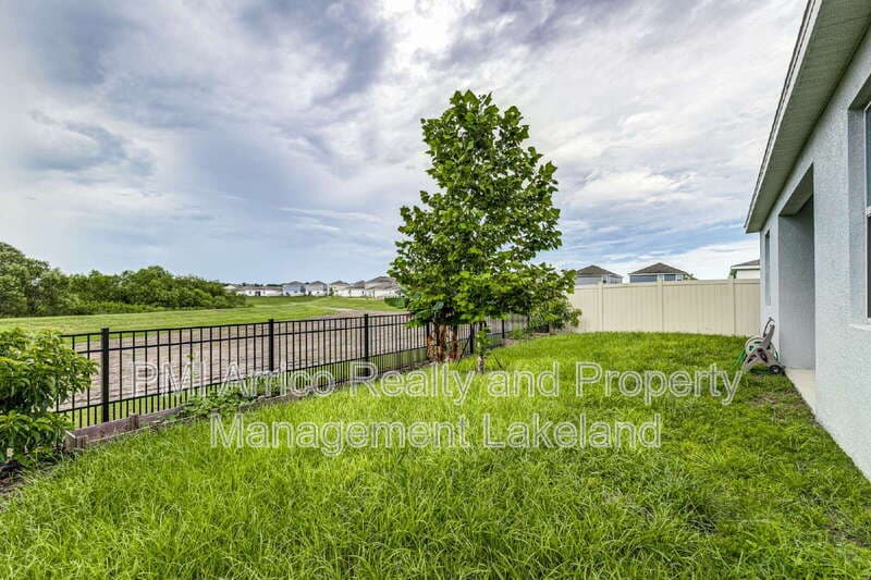 Winter Haven House: 1228 Tyler Lp
