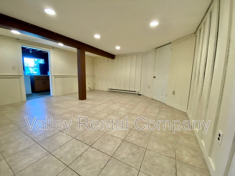 Hadley House: 73 Rocky Hill Rd