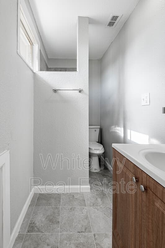 Trinity Condo: 200 W Caroline Street