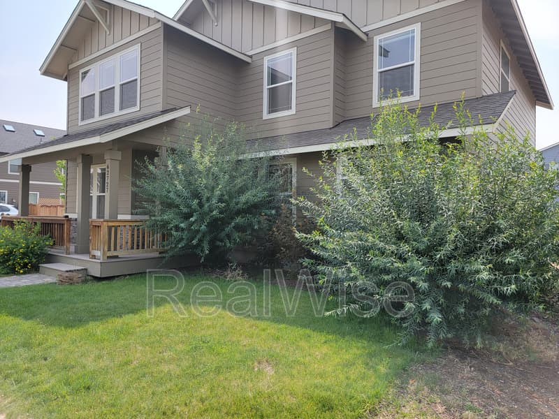 Bend House: 62727 Hawkview Rd