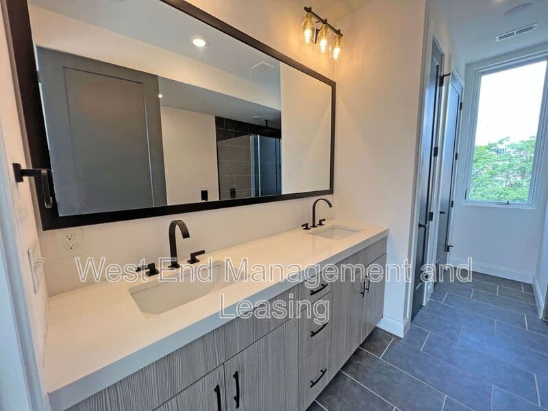 Saint Louis Condo: 4201 W Pine Blvd
