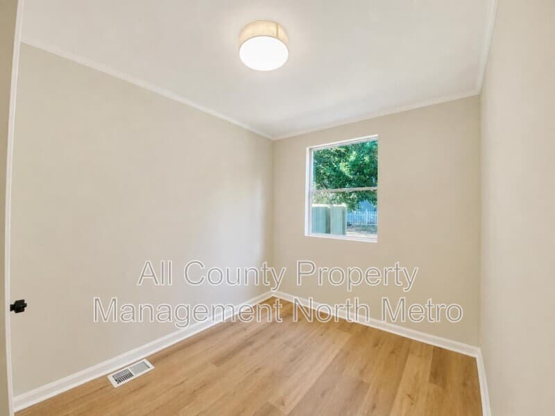 Atlanta House: 5602 Roberts Drive