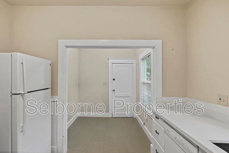 Piedmont Condo: 223 Linda Ave.