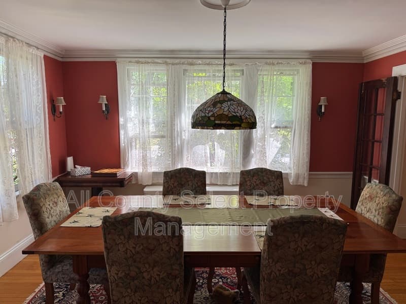 Beverly House: 38 Baker Ave
