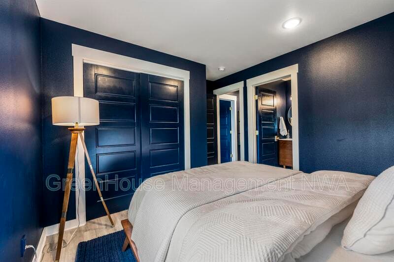 Bentonville House: 1041 Ventnor Ave