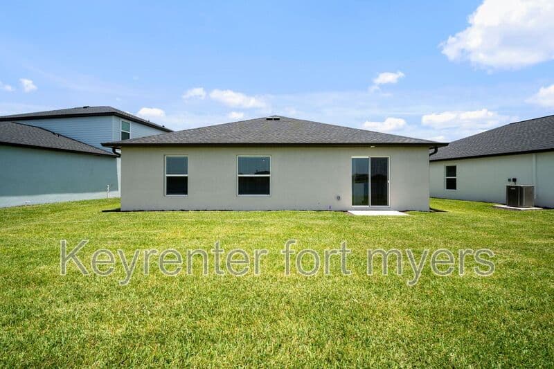 North Fort Myers House: 17633 Paradiso Way