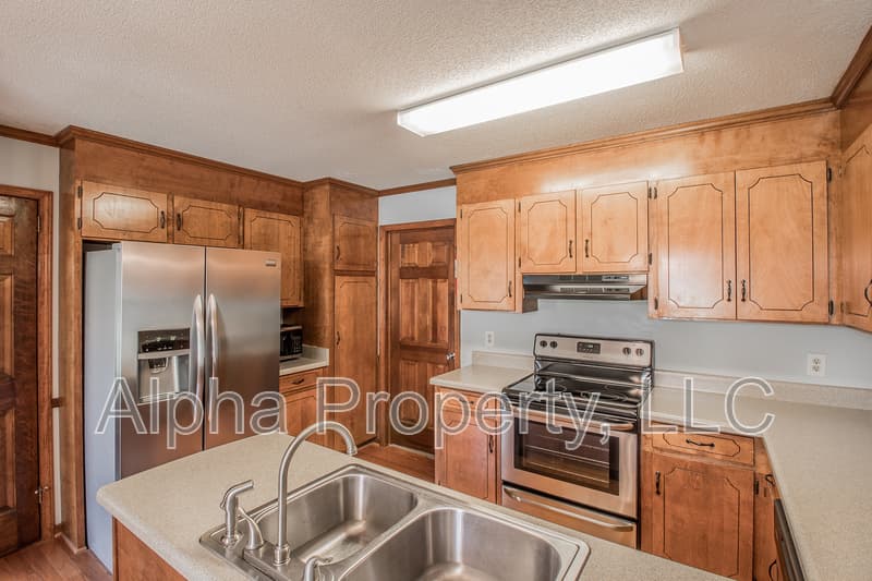 Greer House: 102 Ticonderoga Drive