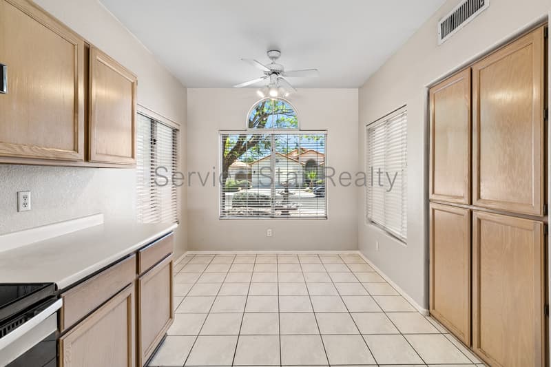 Phoenix House: 1318 E Saint John Rd