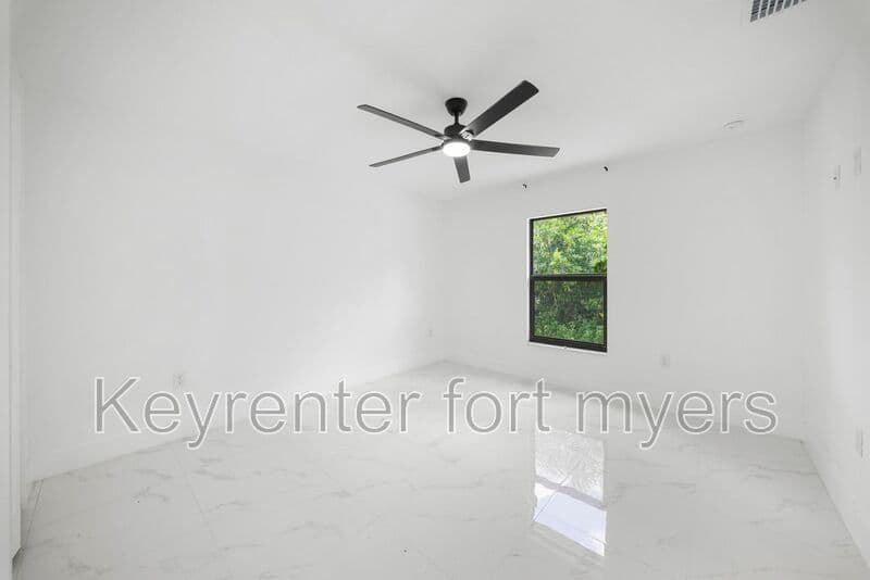 Lehigh Acres House: 668 CHEMSTRAND ST E