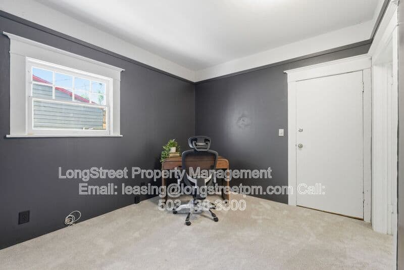 Portland House: 2249 E Burnside St