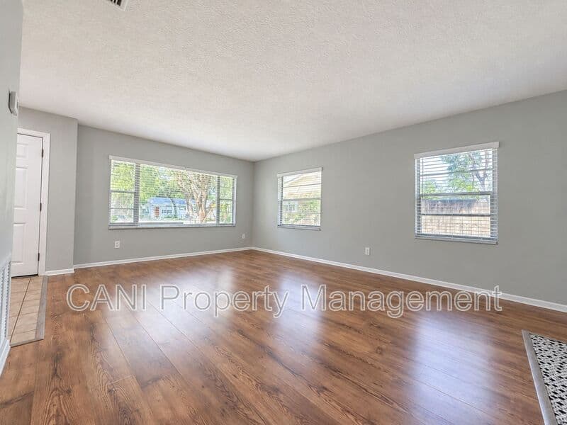 Longwood Condo: 326 East Palmetto Avenue