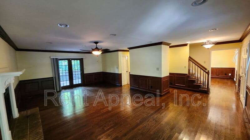 Alpharetta House: 310 Milesford Ct.