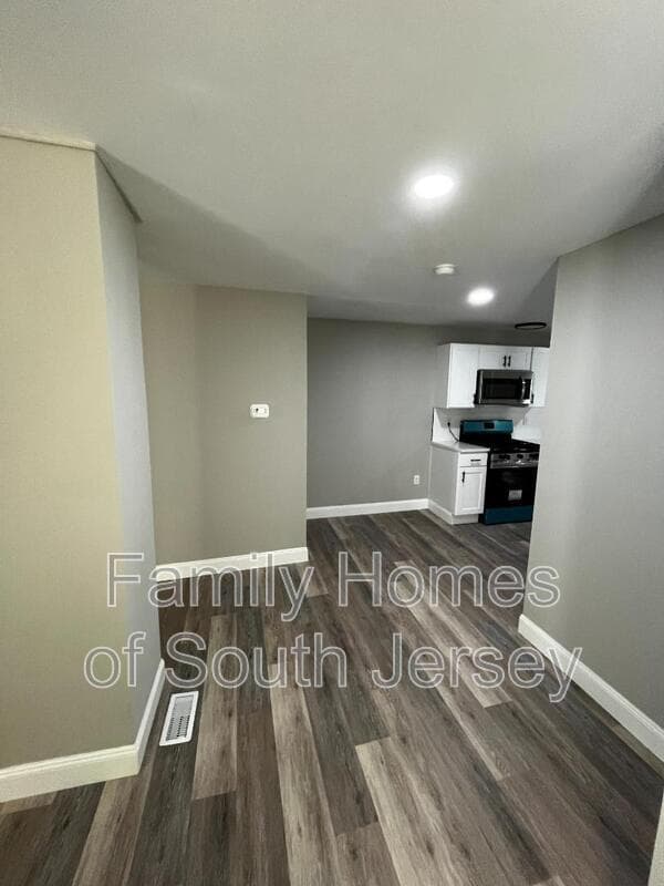 Gloucester City Apartment: 242 N Broadway