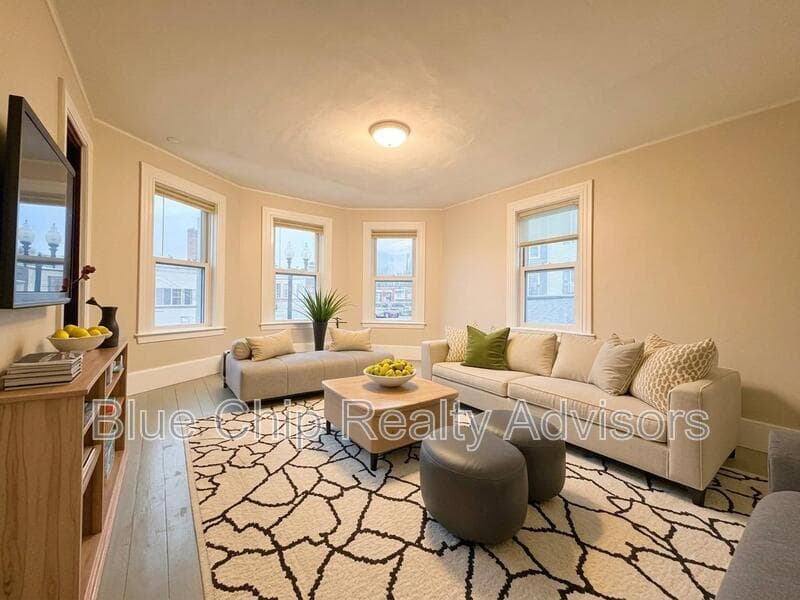 Gloucester Condo: 23 Taylor St