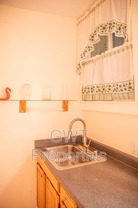 San Francisco House: 319 Ivy Street