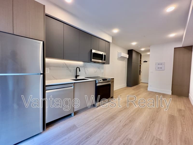 Kelowna Condo: 209-720 KLO Rd