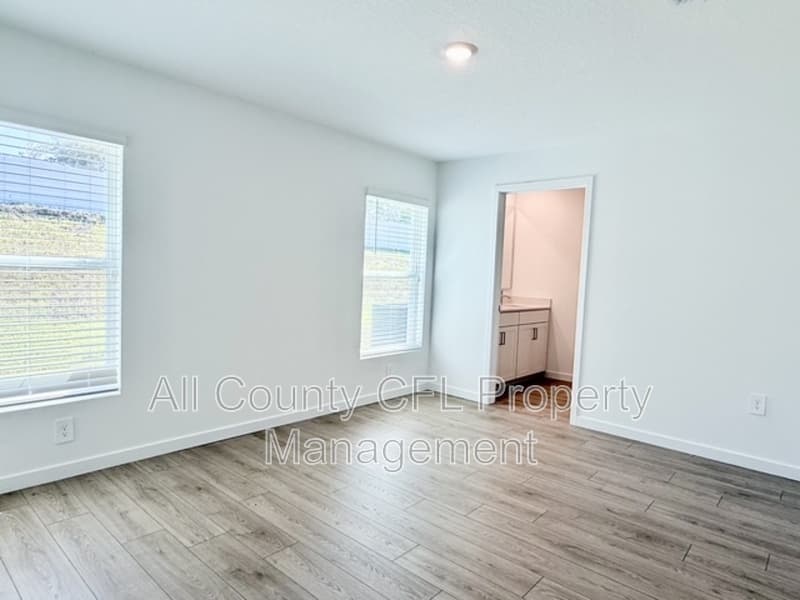 Lady Lake House: 219 Skyfield Court