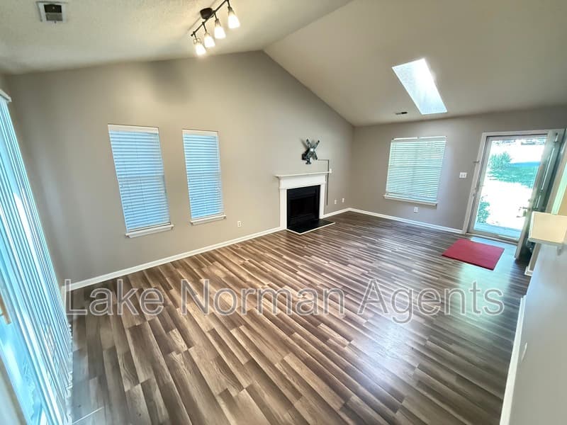Huntersville House: 8006 Maxwelton Dr