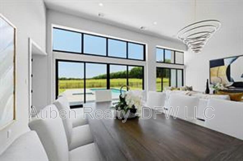 Anna House: 2284 County Rd 222