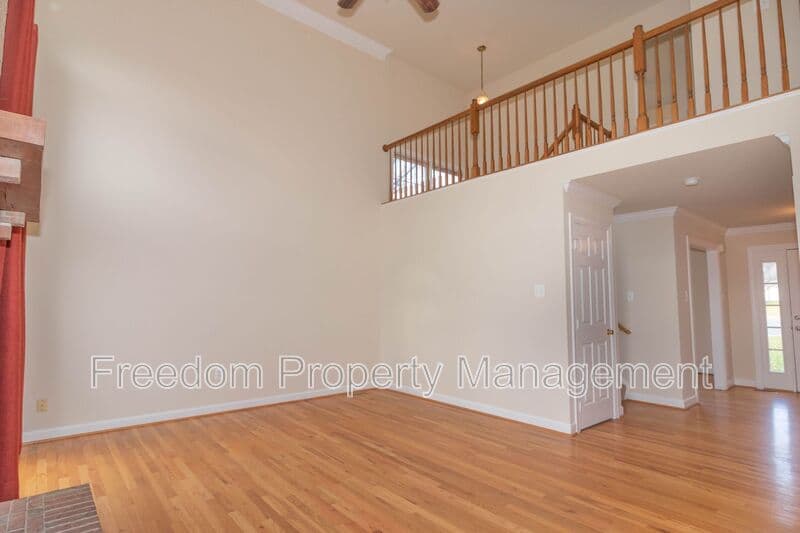 Warrenton House: 80 Brookshire Dr