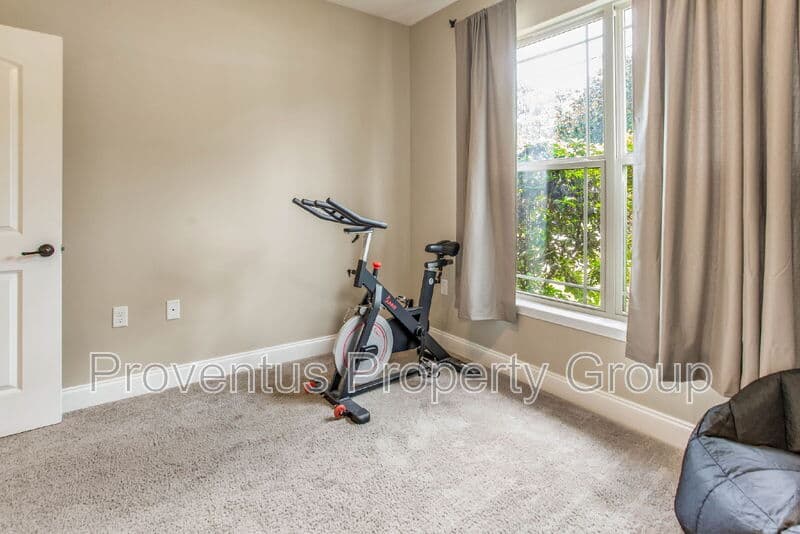 Mary Esther House: 215 Green Dr