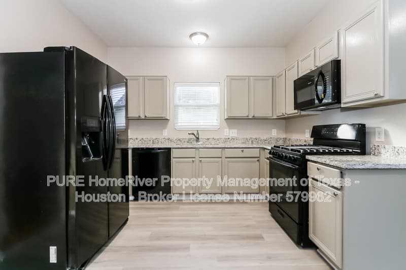Fresno House: 2131 Chelsea Vale Dr