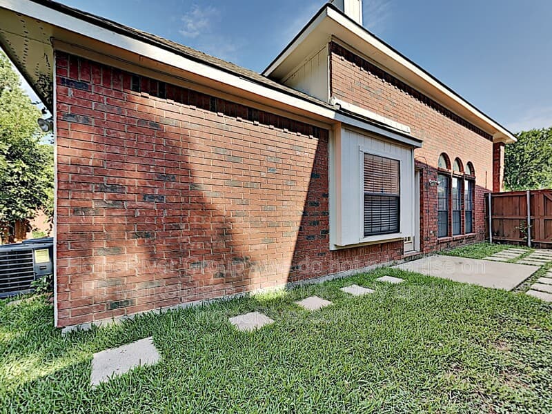 Coppell House: 343 Alex Dr