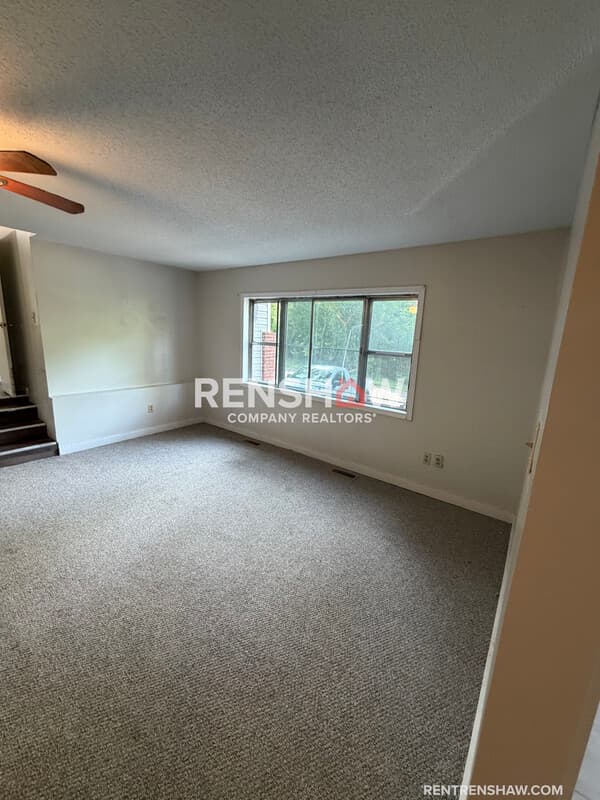 Lexington House: 450 Bedwell St