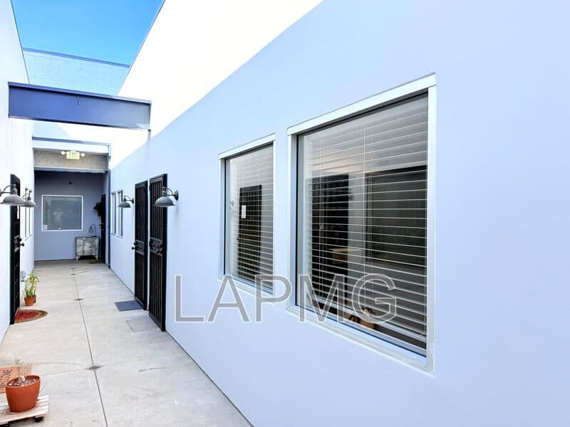 Los Angeles House: 2311 Pasadena Avenue