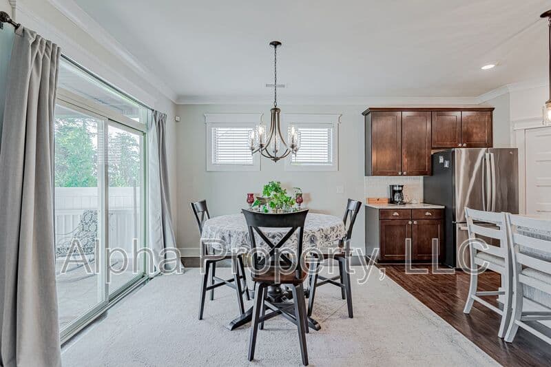 Greenville House: 14 Burl Ct
