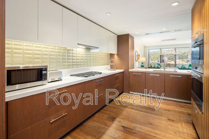 Honolulu Condo: 1555 Kapiolani Blvd