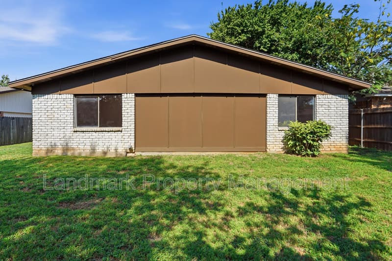 Arlington House: 2711 Treeview Drive
