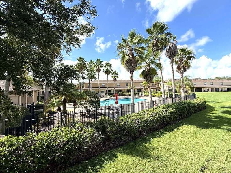 Brandon Townhome: 2516 Oleander Lakes Drive