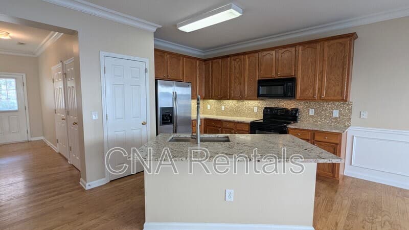 Kennesaw Townhome: 1747 Oakbrook Ln