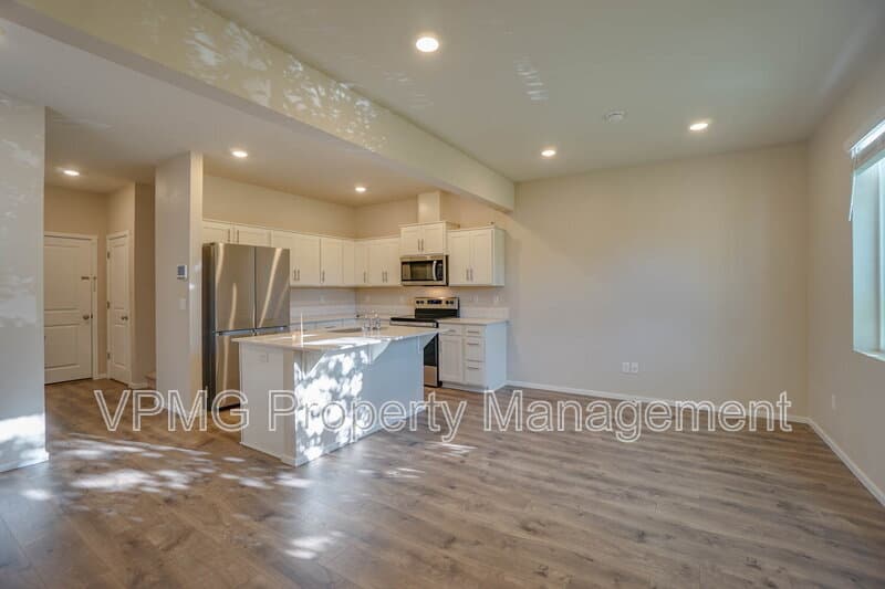 Vancouver House: 2641 Northeast 115th Plaza
